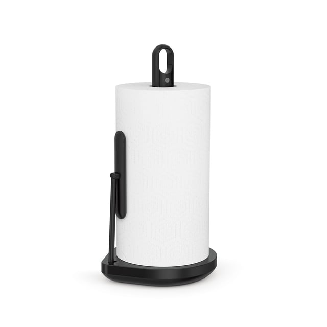 Simplehuman Porte-Essuie-tout sur Pied avec Pompe de Pulvérisation en Acier Inoxydable Noir Mat. Comprend un Bras à tension Équilibrée pour un Déchirage à une Main et une Pompe de Pulvérisation Intégrée pour Distribuer une fine Brume de Nettoyant. la Conception Compacte Comprend un Réservoir de Pompe de 6 oz et un Gâchette Ergonomique pour un Nettoyage Efficace. Montré avec un Rouleau d'Essuie-tout sur une base Noire Élégante.