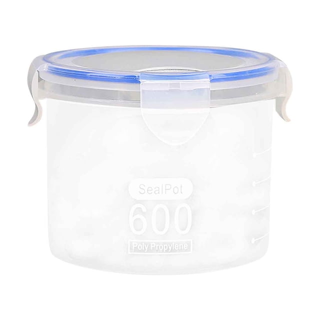 Pet Food Storage Food Storage Containers with Lids Airtight Plastic Meal Prep Container. A transparent, round plastic container with a 600ml capacity, featuring a blue airtight lid and four snap-lock designs for secure sealing. Ideal for storing pet food, grains, snacks, or dry goods. Stackable and space-saving, suitable for kitchen cabinets, refrigerators, or countertops.