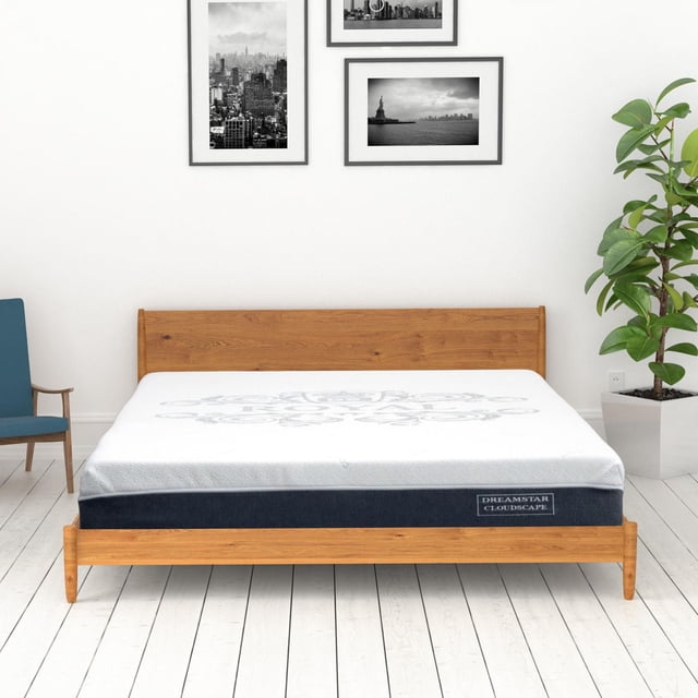 Cloudscape - Matelas en Mousse de Gel Rafraîchissant Moyen de 12 Pouces sur un Lit Plateforme en Bois Naturel, avec un Dessus Blanc avec des Motifs Décoratifs Subtils et un Panneau Latéral Bleu Foncé Étiqueté Dreamstar Cloudscape, Ensemble dans une Pièce Minimaliste avec un Plancher de Planches Blanches, des photos de Paysage Urbain Encadrées Noir et Blanc sur le Mur, un Fauteuil Bleu à Gauche et une Plante en Pot Verte à Droite, Convenant au Confort Moyen et au Soutien en Mousse de Gel Rafraîchissant.