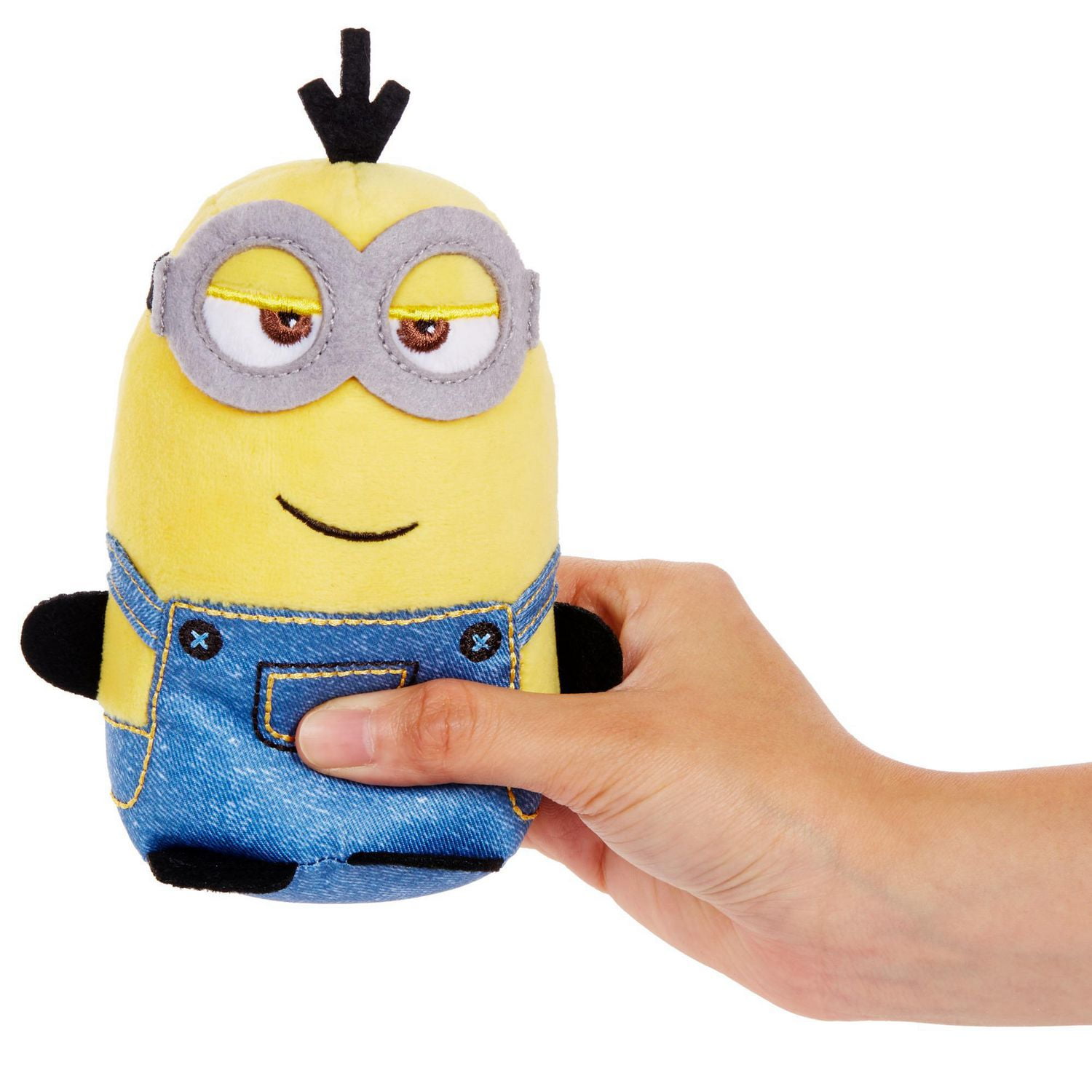 Les Minions Serre et Chante Kevin