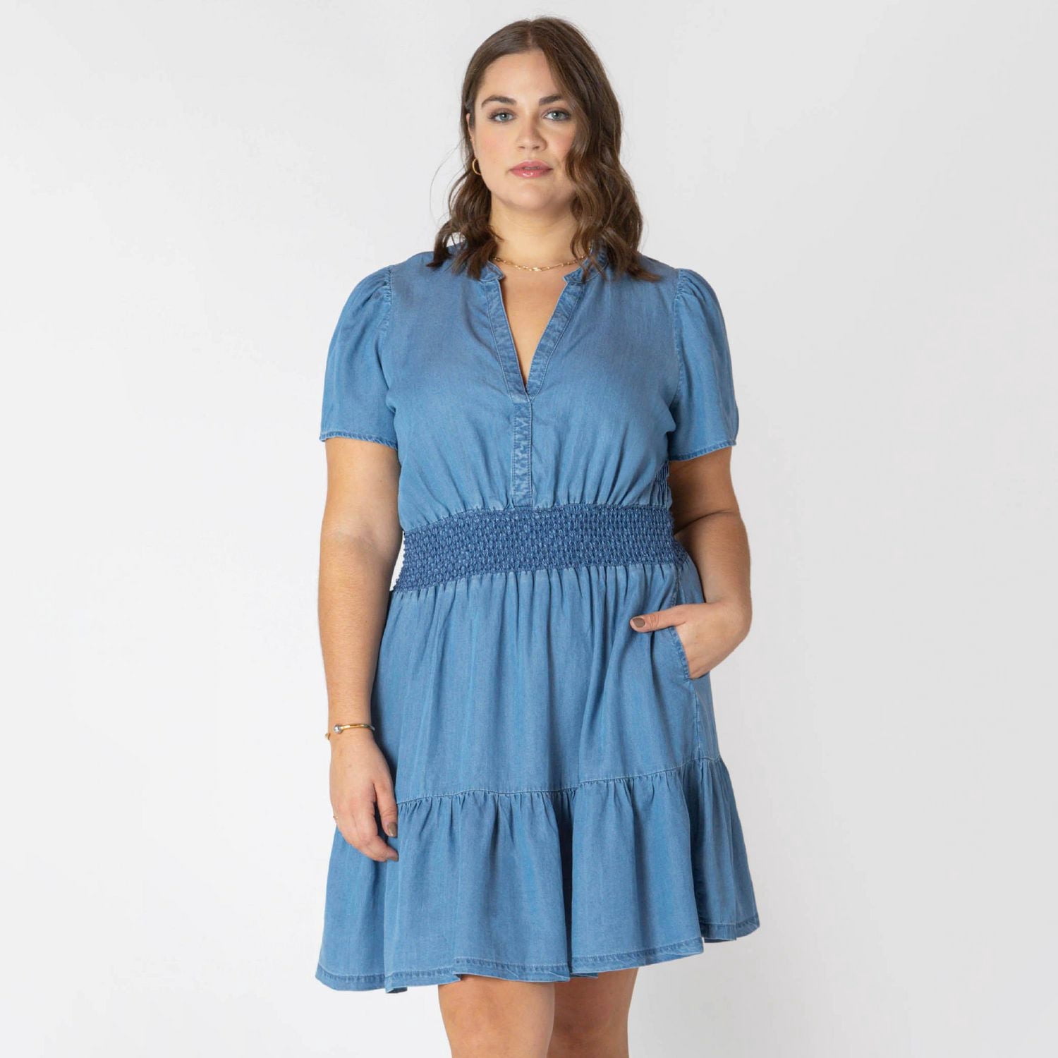 Devoted Taille Plus Femme mini robe en denim à manches courtes
