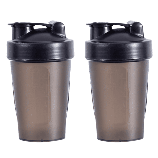 Bouteille Shaker de Rangement pour Protéines pour Poudre, Entraînement, Gym, Boules Fouet en Fil Métallique par Heily, Conçue pour Mélanger des shakes Protéinés, des smoothies et des Suppléments. l'Ensemble Comprend Deux Bouteilles avec Couvercles Vissés et Capuchons à Rabat pour un Mélange Sécuritaire et Étanche. Chaque Bouteille Présente une Boule Fouet en Fil Métallique en Acier Inoxydable pour un Mélange Efficace. la Conception à Grand Ouverture Permet d'Ajouter Facilement des Cuillères à Mélanger et des Liquides, avec Marquages Embossés pour une Mesure Précise en Onces et Millilitres. Bouteilles de Couleur Neutre