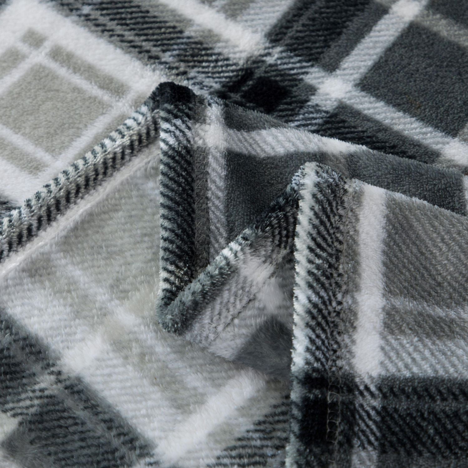 Mainstays Plush Blanket Gray Plaid T