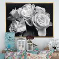 thumbnail image 3 of Designart Bouquet de roses noir et blanc ART MURAL À CADRE FLOTTÉ, 3 of 3