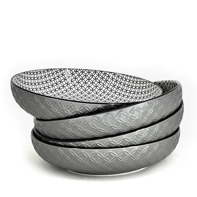 BIA S/4 Bols Peu Profonds Texturés, Gris, Ensemble de Quatre Bols en Grès pour Vaisselle avec Extérieur Géométrique Texturé et motif Intérieur Circulaire Noir, Diamètre de 21 cm par Hauteur de 5 cm, Va au Micro-Ondes et au Lave-Vaisselle, Idéal pour Servir des Pâtes, des Salades Ou des Bols à poke.