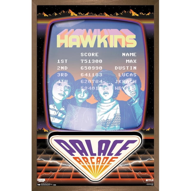 Netflix Stranger Things : Saison 2 - Affiche Murale d'Arcade Palace, 22,375 Po x 34 Po Présentant un Écran de Jeu d'Arcade Rétro avec « Hawkins » en Grandes Lettres 3D, une Liste de Pointage Élevé avec des Noms Max, Dustin et Lucas, et Quatre Personnages Stylisés en Dessous. l'Affiche Comprend un Ciel Nocturne Étoilé, des silhouettes de Montagne et un logo « Palace Arcade » Lumineux en Violet et orange au Bas. Convient à la Déco de Pièce à Thème vintage des Années 80