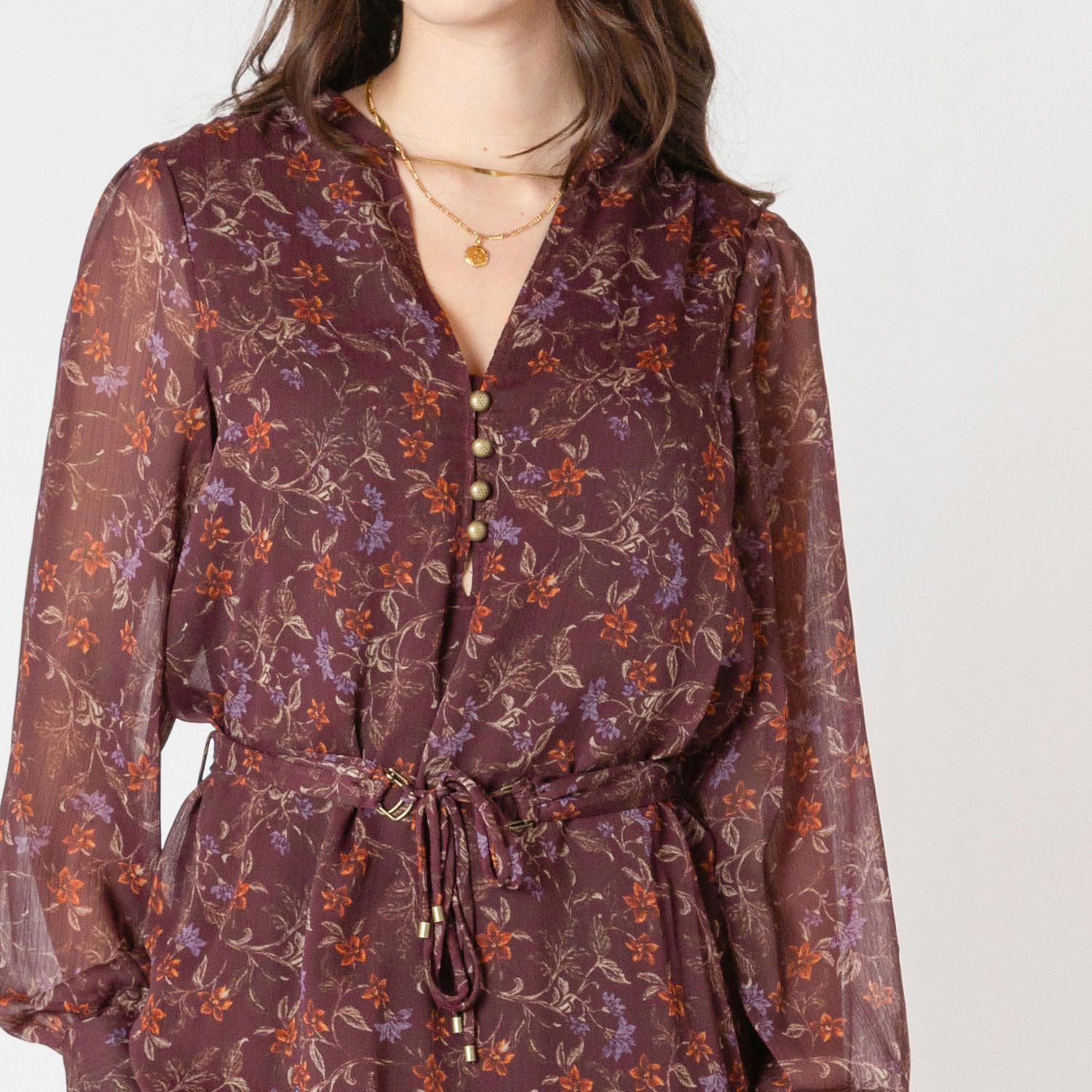 Devoted, Robe à boutons