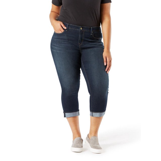 Levi Strauss Signature.™ Women's Plus Modern Capri