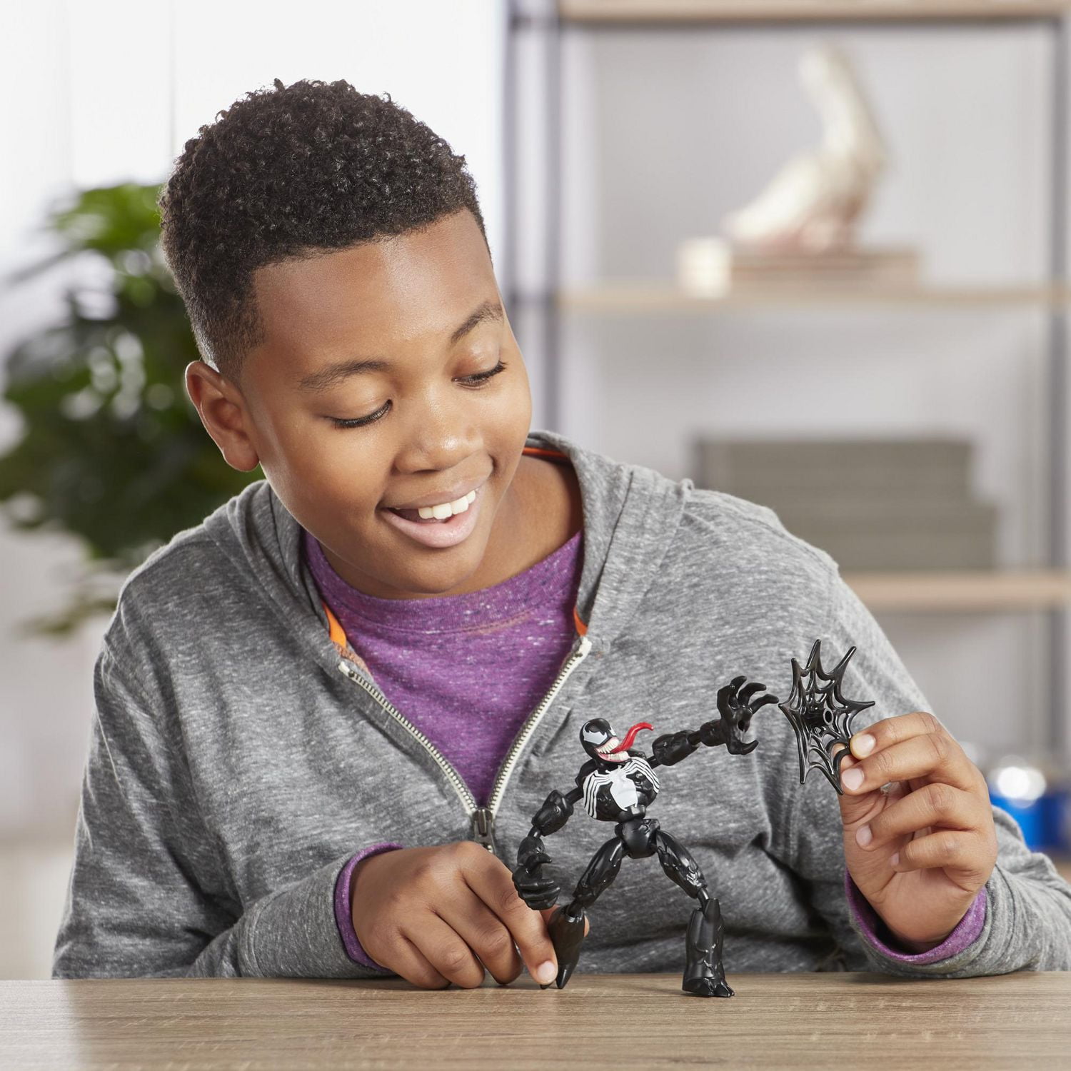 Marvel Spider-Man Bend and Flex - Figurine flexible Venom de 15 cm, incluant accessoire, pour enfants à partir de 6 ans