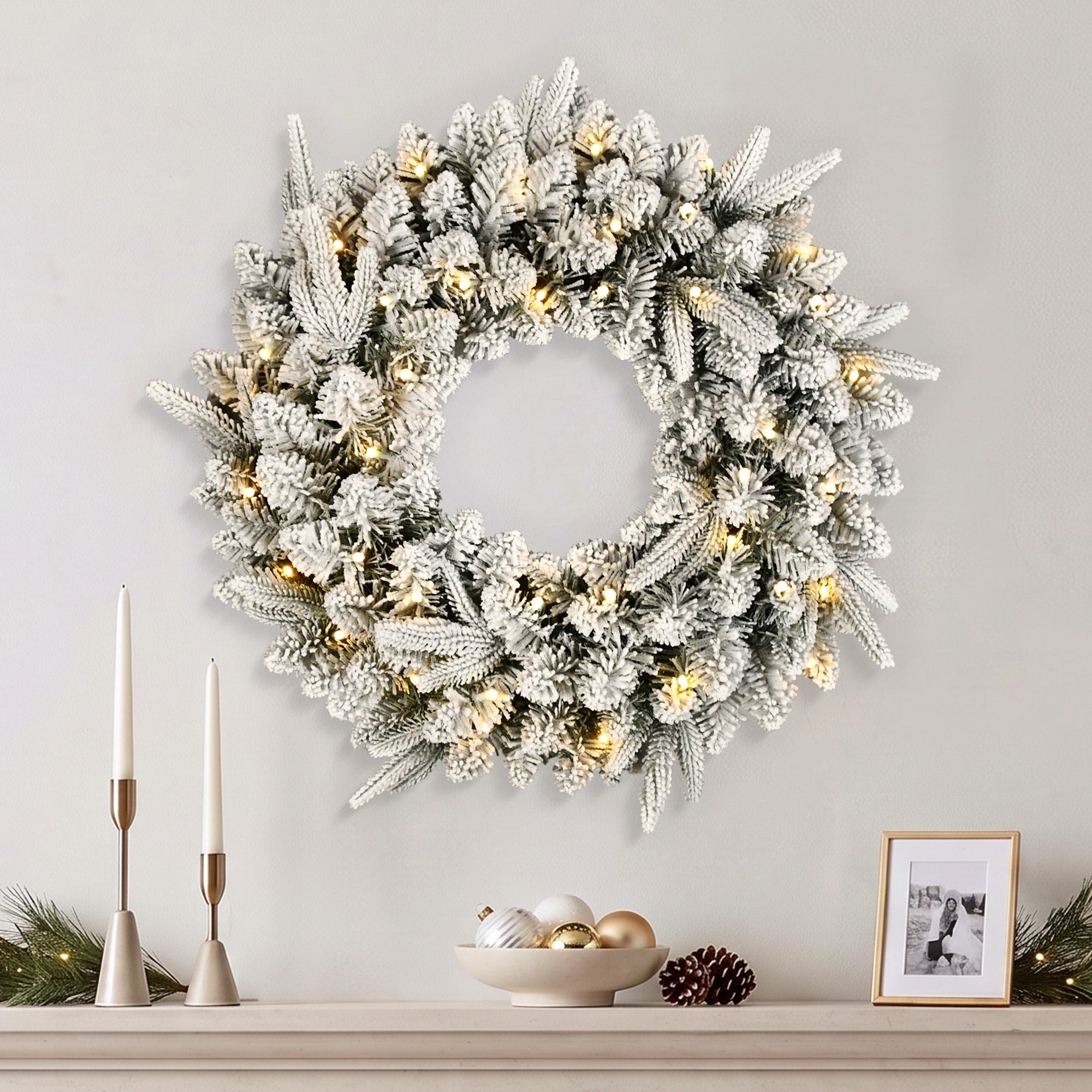 Holiday Time 24" Pre-lit Flocked Christmas Artificial Wreath, Green
