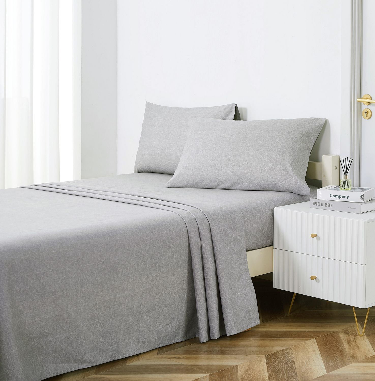 Ensemble de draps 4 pièces doux en microfibre solide Chaps, gris très grand lit