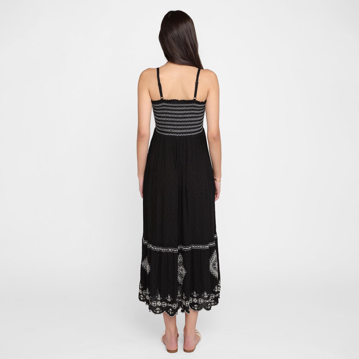 Devoted, Robe longue brodée
