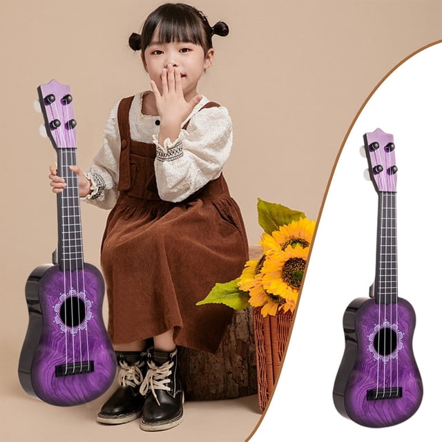 Meitianfacai Guitare Ukulélé à Motif d'Hippopotame pour Enfants, Instrument de Simulation Jouable d'Éveil Précoce en Violet. Conçue pour les Enfants de 3 Ans et Plus, Elle Présente un Mignon design d'Hippopotame, Taille Moyenne pour Petites Mains, et construction en Plastique durable. l'Image Montre un Enfant Tenant un Ukulélé dans un Cadre Rustique avec un Tournesol à Proximité. Comprend des Choix de Couleurs Aléatoires pour une Valeur de Jeu Ajoutée.