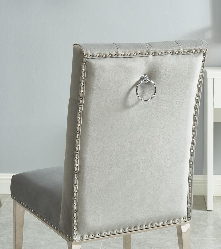 Chaise en velours touffeté Regan K-LIVING en gris avec pieds en acier inoxydable (Ensemble de 2)