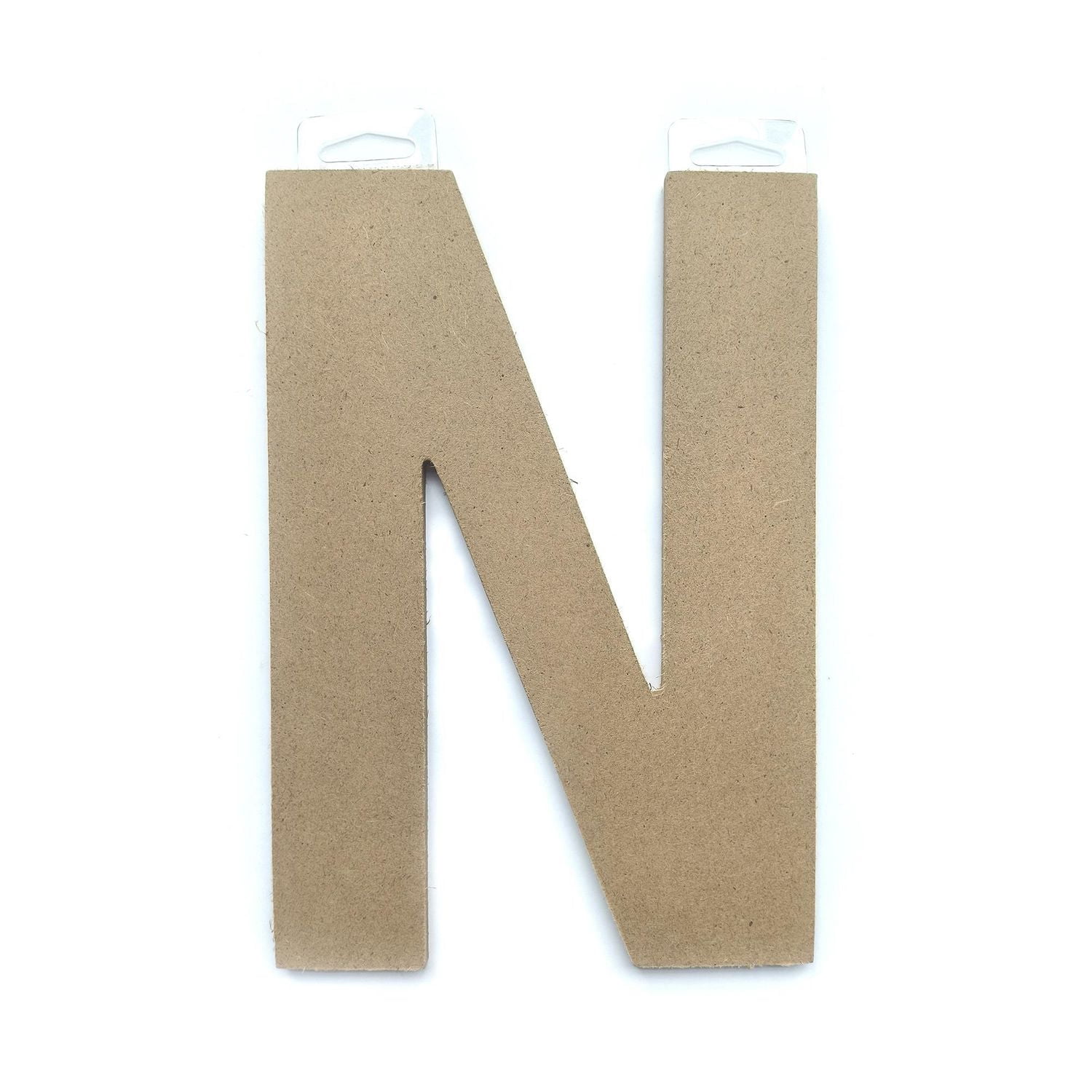 Lettre N en bois du décor Lerman