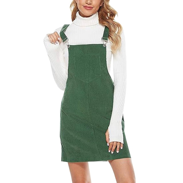 2025 Robes Maxi Courtes en Velours Côtelé pour Femmes, Robe Mini Ligne A, Boutons Ajustables, Robes d'Été pour Femmes Plage avec Manches, Robe à Bretelles Boutonnée, Robes d'Automne, Quotidien Hiver Bavette. une Robe Mini en Velours Côtelé Verte avec Bretelles Ajustables et une Poche avant, style sur un Chandail à Col Roulé Blanc. Parfait pour un style Décontracté et le Port Hivernal au Quotidien.