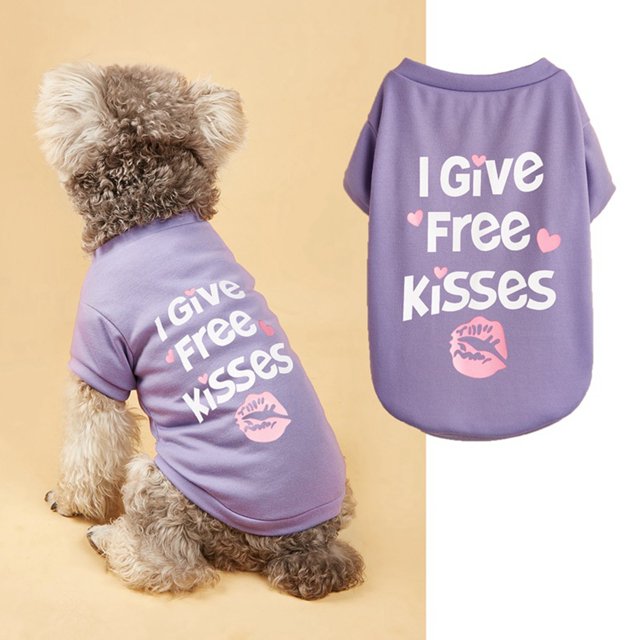 SIfdSeng dog clothes featuring a purple shirt with 'I Give Free Kisses' printed in white and pink text, worn by a small curly-haired dog. The sleeveless, lightweight, and breathable design ensures comfort and easy wear. Ideal for cats and dogs, suitable for chilly days, skin sensitivities, or as pet clothing for spring and summer.
