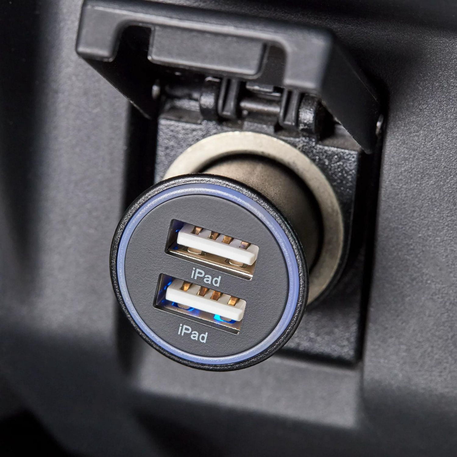 Chargeur USB-A à deux ports de 2,4 A  pour la voiture de onn.