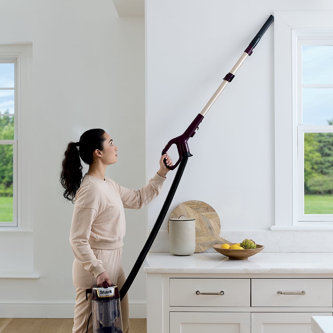 Shark® Rotator® Lift-Away® ADV avec rouleau PowerFins® HairPro®