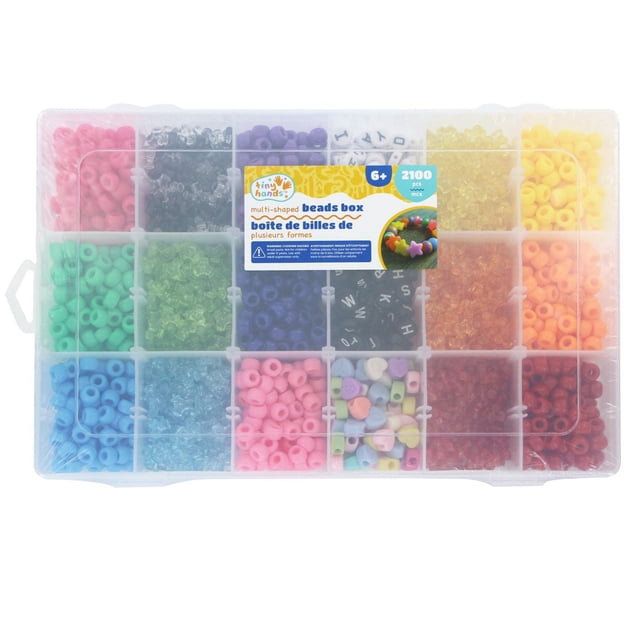 TINY HANDS Boîte de Perles, Formes Assorties, 2100 Pcs, 6 Ans et Plus, Trousse d'Artisanat pour Enfants avec un Organisateur en Plastique Transparent Contenant 18 Compartiments Remplis de Perles Colorées Multi-Formes Incluant des Lettres, des Étoiles, des Cœurs et des Perles Rondes, Idéal pour le Développement de la Motricité fine et la Fabrication de Bijoux Créatifs, Convient Aussi aux Projets d'Artisanat de Groupe et au Jeu Imaginatif.