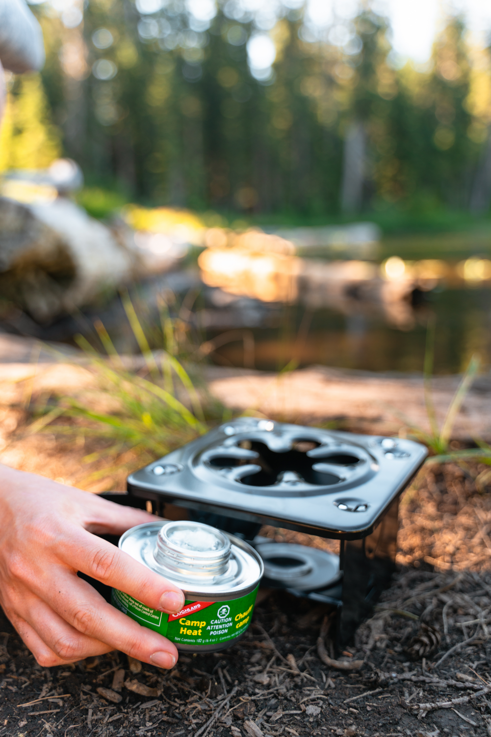 Réchaud de camping pliant et portable Coghlan’s — compact, léger en acier pour le camping et les situations d’urgence