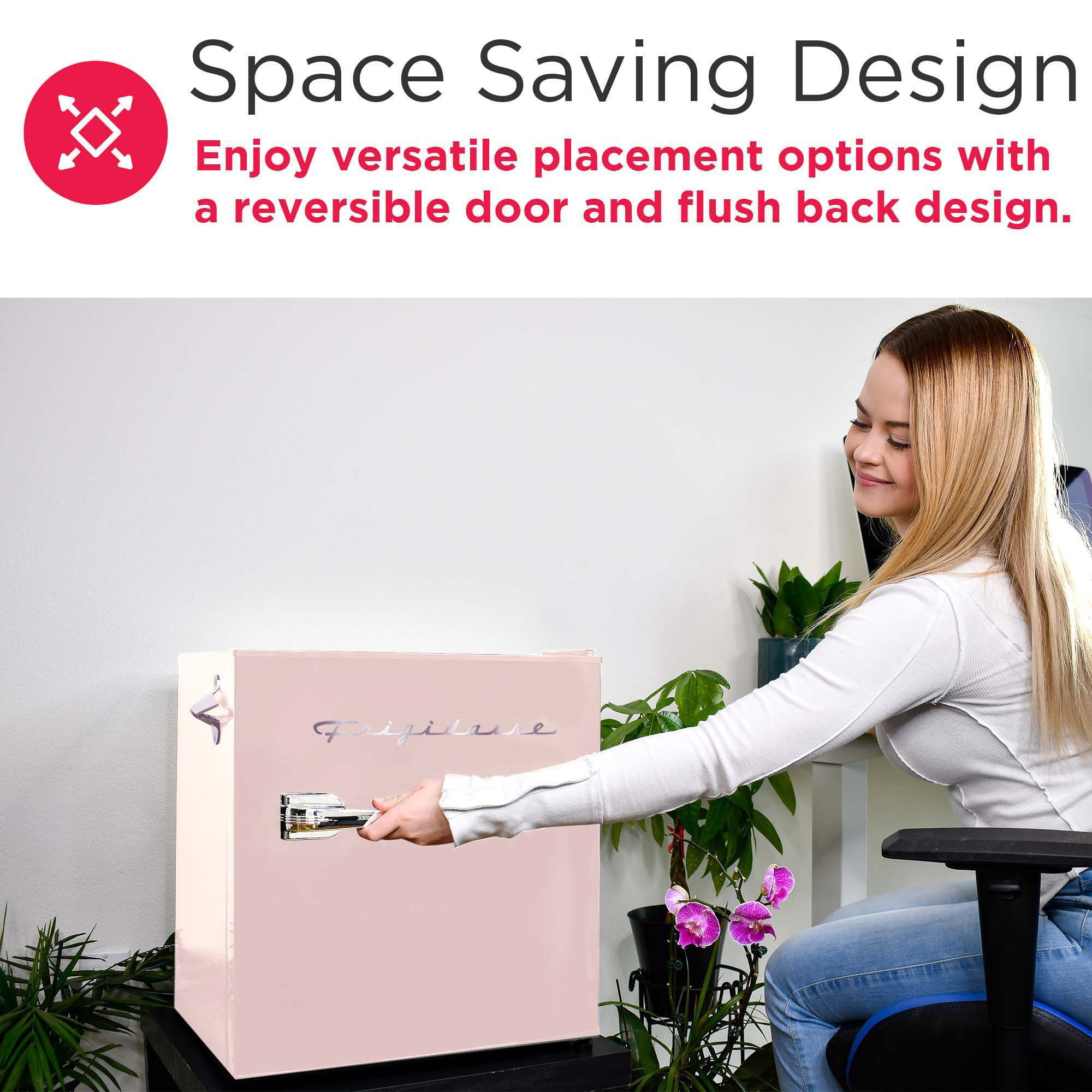 Mini-réfrigérateur rétro Frigidaire 1,6 pi³ avec ouvre-bouteille latéral, réfrigérateur compact avec compartiment congélateur, corail