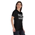 thumbnail image 2 of Inkmeso Embrasse-Moi Je Suis Vaccinée T-shirt Drôle Pro-Vaccin à Col Rond pour Femmes-9r, 2 of 8