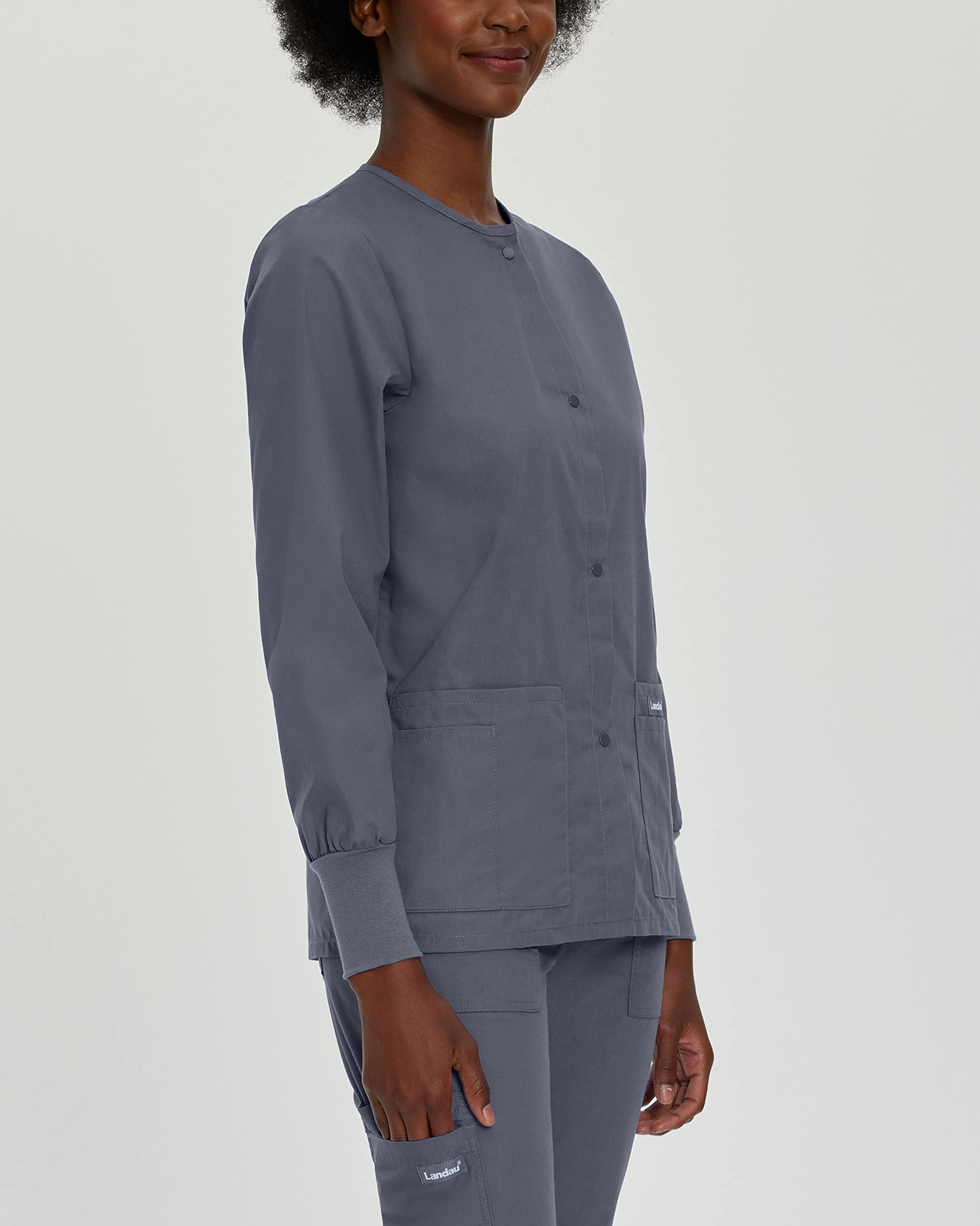 Landau Essentials Veste d'Uniforme à 4 Poches pour Femmes : Coupe Classique et Décontractée, Col Ras du Cou, devant à Boutons-Pression et Poignets en Tricot 7525