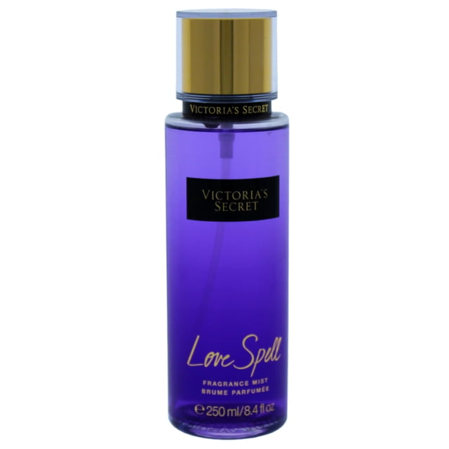 Love Spell by Victoria's Secret pour Femmes - Brume Parfumée de 8,4 oz. une Bouteille Élégante et Cylindrique avec une Teinte Violette Vibrante et des accents Dorés, Mettant en Vedette le logo Victoria's Secret et la Marque « Love Spell ». Cette Brume Parfumée pour Femmes Allie Pêche, Fleur de Cerisier et Jasmin Blanc pour une Expérience de Parfum Luxuriante.