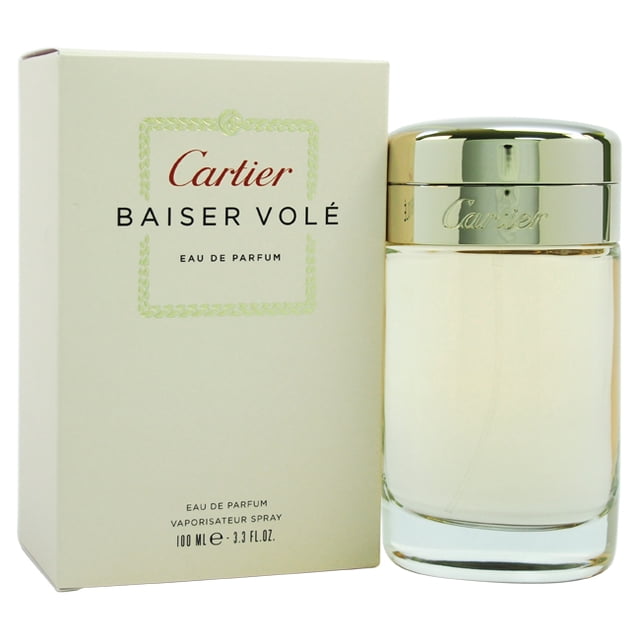 Cartier Baiser Vole Vaporisateur Eau de Parfum pour Femmes, 3,3 Onces. une Vue Orientée vers l'Avant du Flacon de Parfum avec un design Cylindrique Épuré et un Bouchon Métallique Doré, Placée à Côté de Son Emballage de Couleur Crème Présentant le logo Cartier et les Détails du Produit. le Parfum Se Caractérise par des notes d'Agrumes, d'Élégants Pétales de Lys et des Feuilles Vertes.