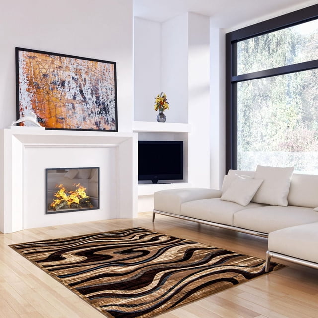 Ecarpet Tapis d'Intérieur Moderne Geod Collection Yasmine avec Motif Tourbillon Abstrait dans des Tons Brun, beige et Noir, Posé sur un Plancher de Bois Franc Clair dans un Salon Moderne avec un sofa Sectionnel Blanc, un Foyer Éclairé, une Grande Fenêtre et une Oeuvre Murale Abstraite orange et Noire, Idéal pour Rehausser la Déco Intérieure avec un Polypropylène durable et Résistant aux Taches.
