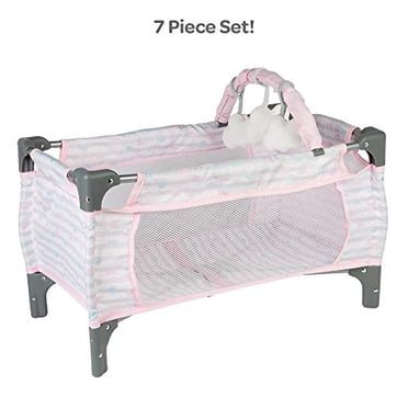 Adora Lit de Bébé Rose de Luxe pour Poupée, Ensemble Pack N Play 7 Pcs pour Poupées jusqu'à 20 Pouces, Lit/parc de Jeu/lit de Bébé, Table à Langer, 3 Nuages et Sac de Rangement