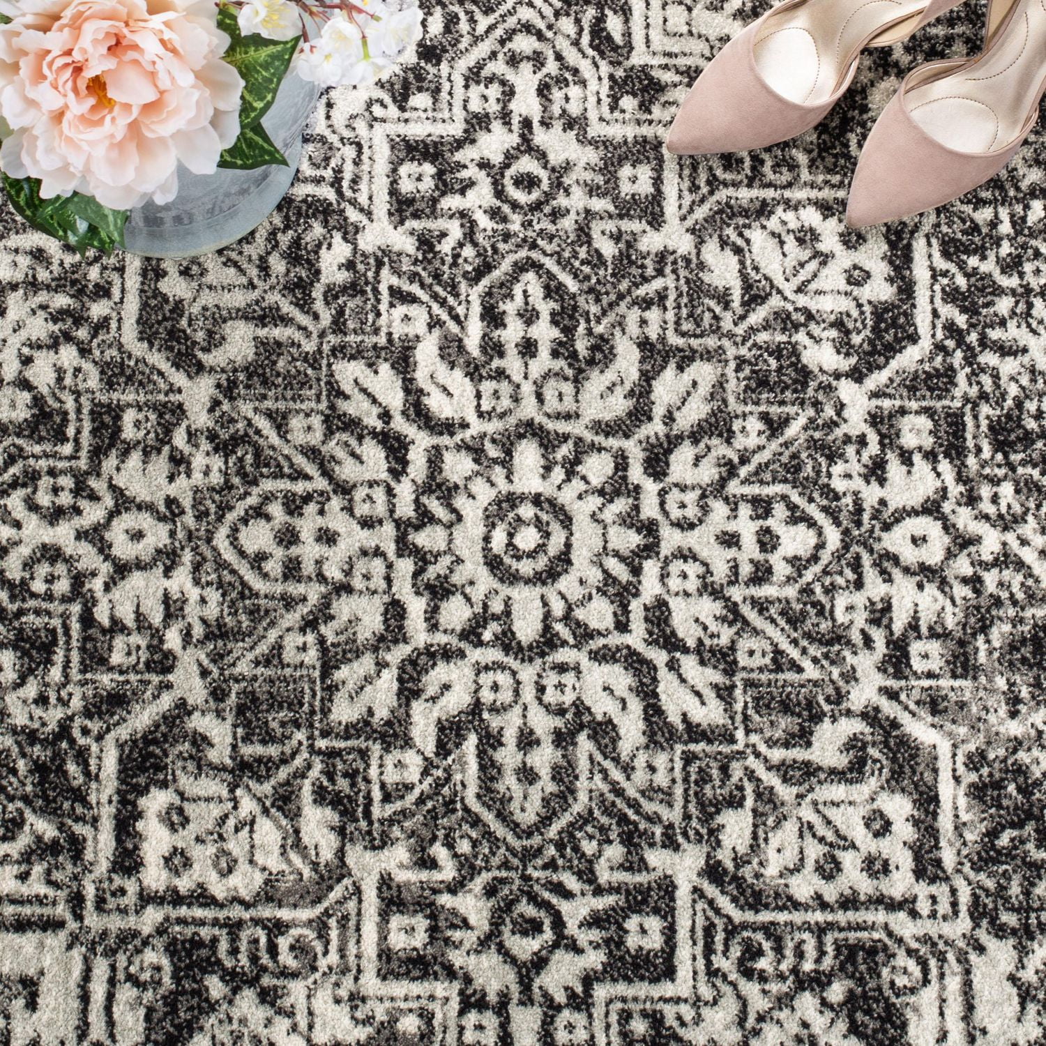 Safavieh Evoke Trena Traditional Area Rug