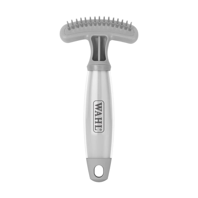 Wahl Single Row Cat De-Shedding Rake with ergonomic grey comfort grip handle and single row of 360-degree rotating stainless steel round-tipped pins that gently remove loose cat fur and prevent mats during grooming.
