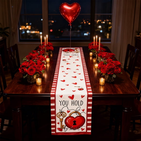 Fesfesfes Chemin de Table en Forme de Cœur de la Saint-Valentin Nappe Imprimée Rouge 11.8x70.9 Po Restaurant Ambiance Romantique Déco Infroissable Lavable