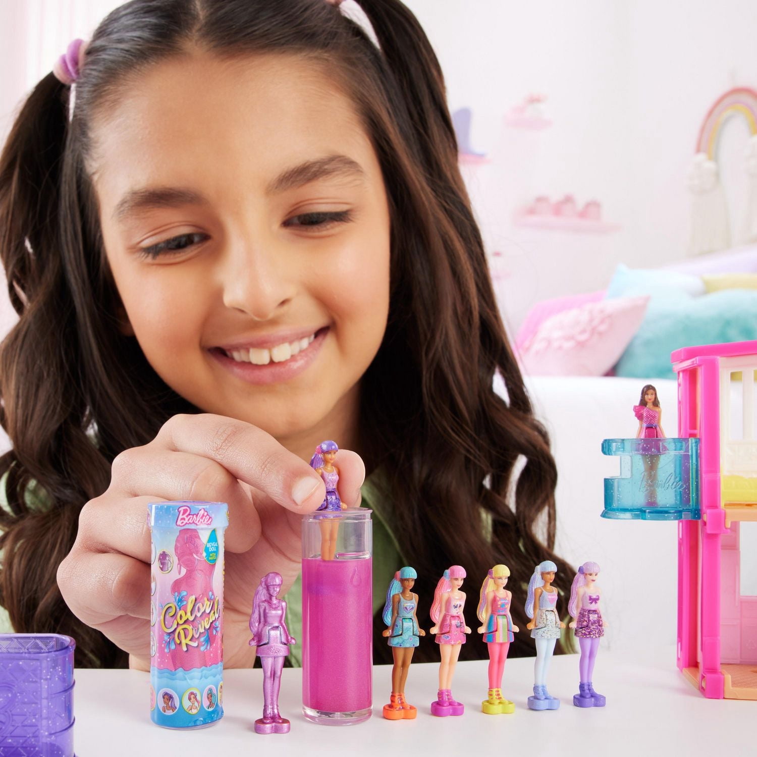 Poupées Color Reveal Mini BarbieLand Barbie, poupée de 3,81 cm (1,5 po) avec déballage surprise, révélation avec de l’eau (les styles peuvent varier)