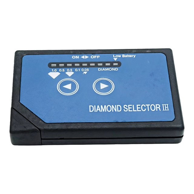 Professional Diamond Selector, Portable Gemstone Tester, High-Precision Jewelry Testing Tool with LED Indicator, Battery-Powered Handheld Diamond Testing Device for Jewelers and Collectors