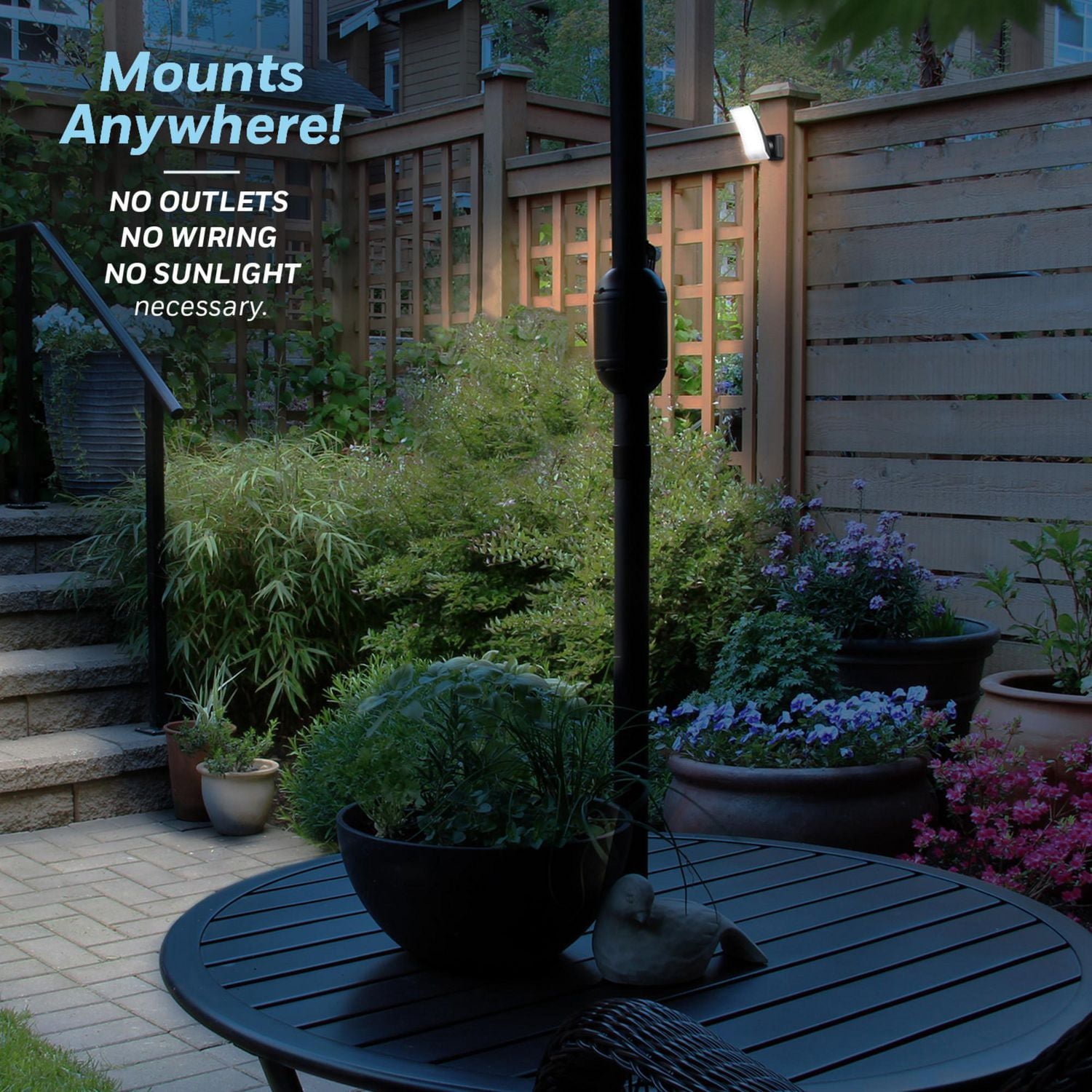 Lampe de sécurité à piles, DEL intégrée, détecteur de mouvement et résistante aux intempéries