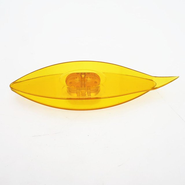 DIY Tatting Shuttle Crocheting Knitting Accessories 70mm Yellow. A lightweight and handy lacemaking shuttle made of durable ABS material, measuring approximately 7.7 x 2.1 cm (3.03 x 0.82 inches) with a thickness of 1 cm (0.39 inches). The shuttle features a translucent yellow design and is ideal for crafting, sewing, and specialty hobbies. Suitable for intricate lacework and weaving projects.