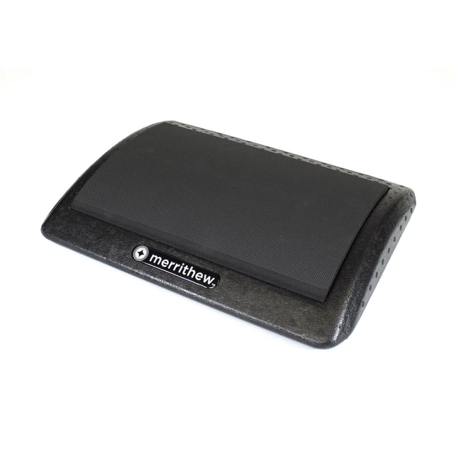 Merrithew Mini Baril de Stabilité Léger Montré dans une Vue Inclinée aux 3/4, avec un Baril en Mousse Léger Incurvé avec un Tapis en gel Noir Antidérapant et Plat sur le Dessus et le logo Merrithew, Conçu pour l'Entraînement d'Équilibre, de Force et de proprioception du Pilates, Convient Aussi aux Exercices d'Instabilité.