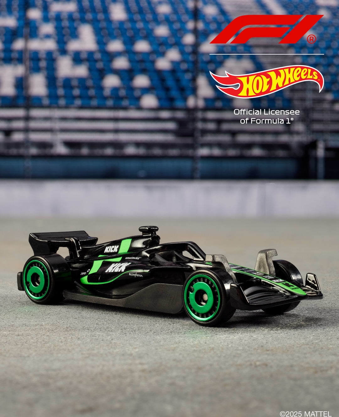 Hot Wheels Bundle -Formula 1 Sprint Race Circuit Track Set with 3 Die-Cast Toy Cars & Set of 5 Formula 1-Themed 1:64 Scale Die-Cast Toy Cars