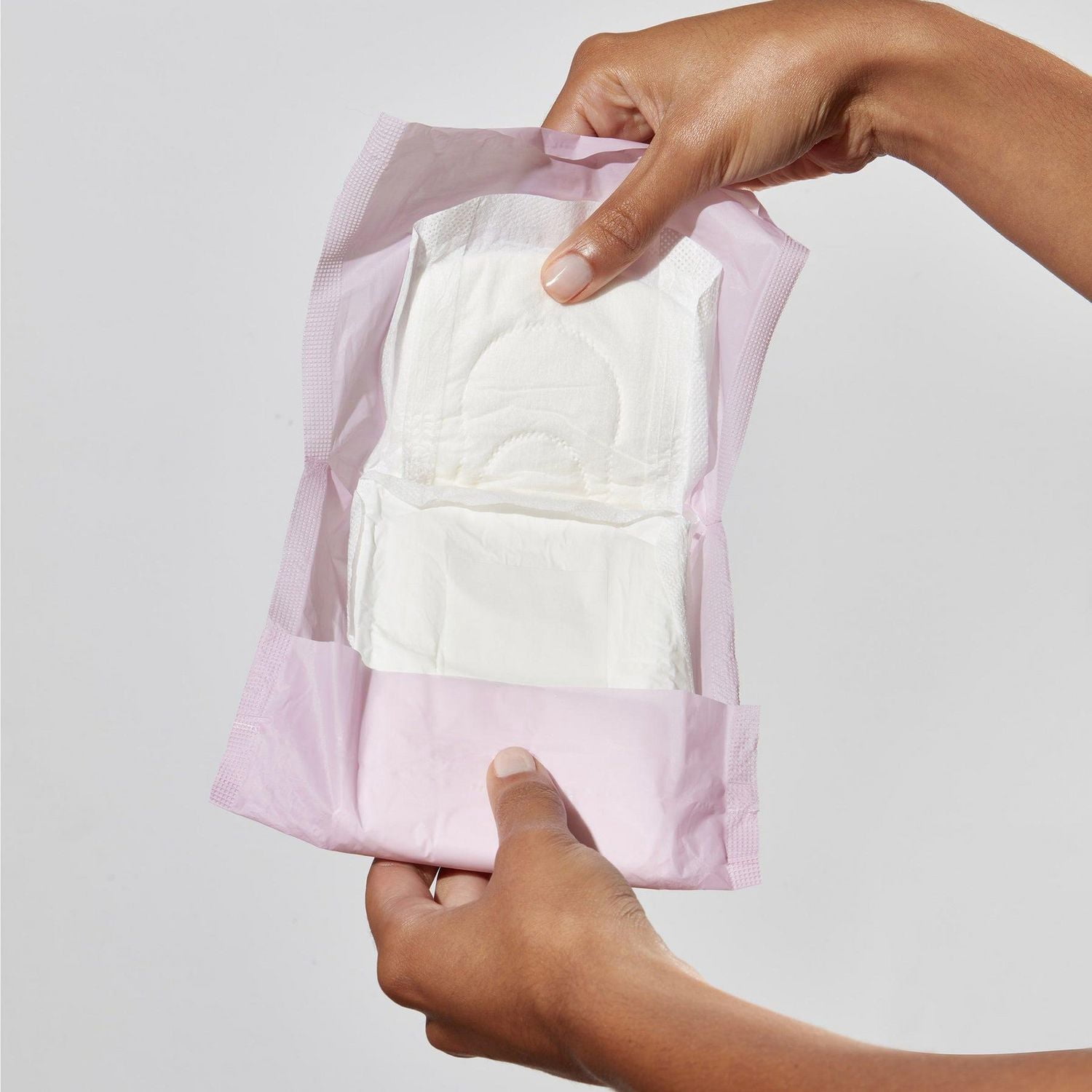 Frida Mom - Serviettes Tout-en-un Post-Partum Serviettes Post-Partum, Serviettes Maxi d'Hygiène Féminine Anti-Fuites, 6 Couches de Protection pour une Absorption Maximale