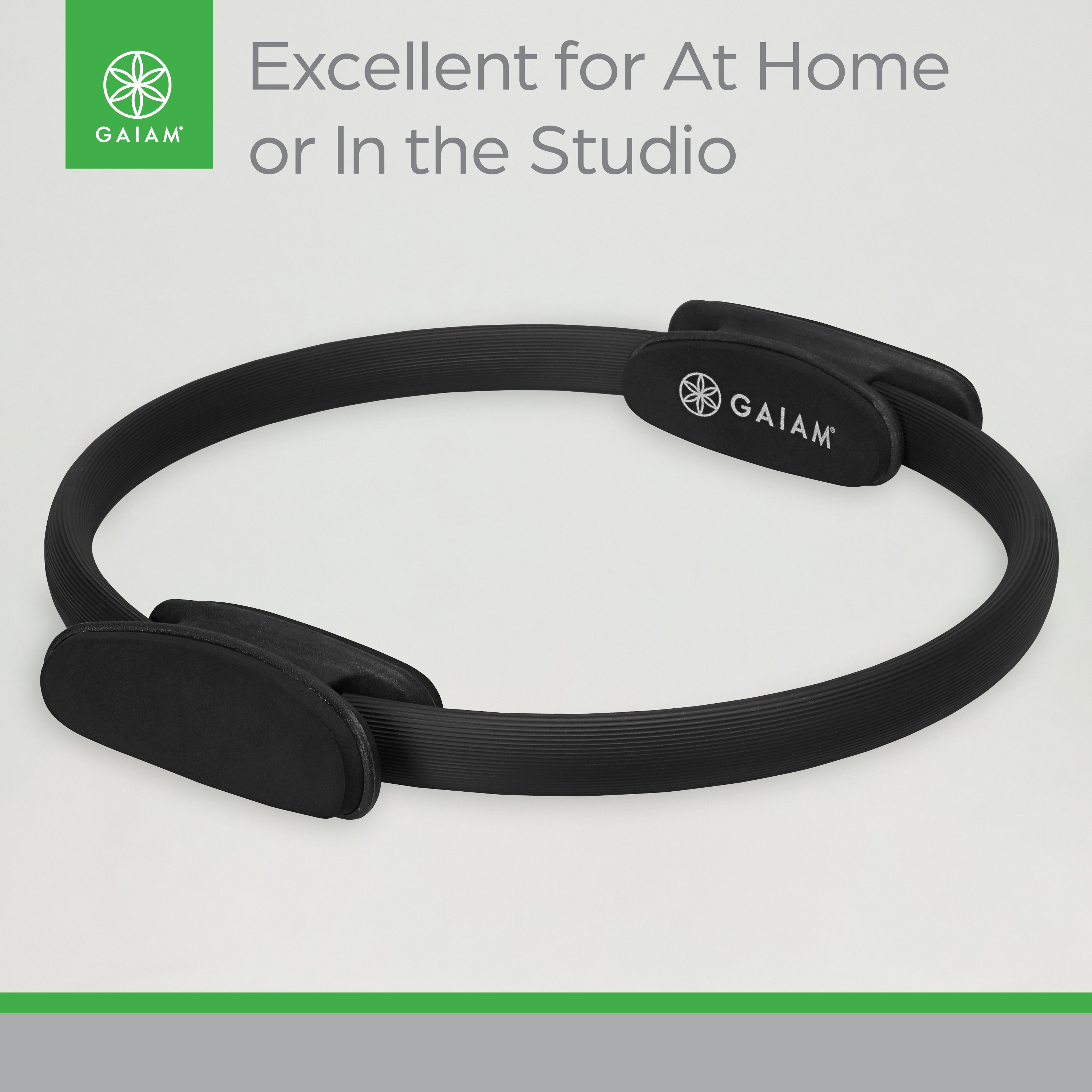 Anneau de Pilates essentiel Gaiam 30 cm (noir) - Léger, durable, poignées rembourrées en mousse, équipement d'exercice flexible pour tonifier les bras, les cuisses, les jambes et les abdominaux.