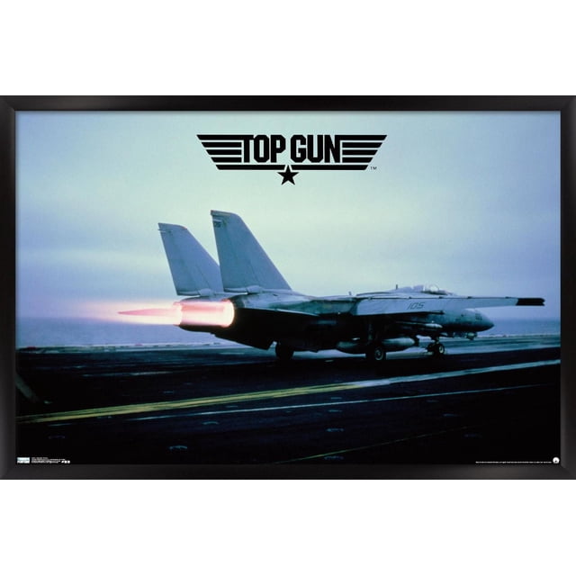 Top Gun - Affiche Murale d'Un Avion Maverick, 22,375 Po x 34 Po, Représentant une Vue Latérale d'Un Avion de Chasse avec Pistolets Éclairés sur un Pont de Porte-Avions sous un Ciel Nuageux, Cadre Noir avec le logo Top Gun au-Dessus, Convient à la Décoration Murale de Chambre Ou de Bureau.