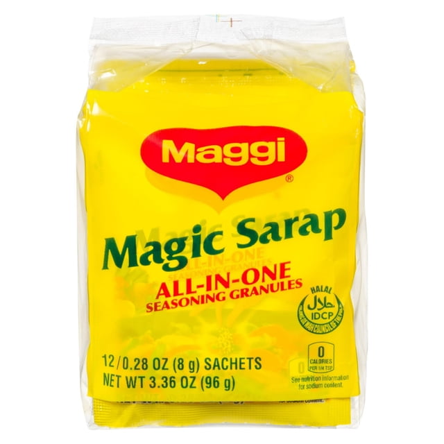 Maggi Mélange d'Assaisonnement Magic Sarap dans un Emballage en Plastique Jaune avec Texte Rouge et Vert, Contenant 12 sachets de 0,28 oz (8 g) Chacun. Ces granules d'Assaisonnement Tout-en-un Mélangent Ail, Oignon et Épices, Idéal pour les Plats Sautés, Soupes et Ragoûts, Souvent Utilisé pour Rehausser la Saveur dans Diverses Recettes.