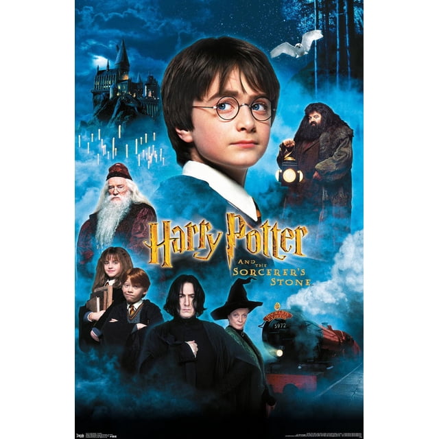 Harry Potter and the Sorcerer's Stone - Candles One Sheet Wall Affiche, 22.375 Pouces x 34 Pouces Mettant en Vedette un collage des Personnages Principaux du film avec le Château de Poudlard Éclairé en Arrière-Plan, des Bougies Flottantes au-Dessus, un Hibou Blanc Volant Près de Grands Arbres, et le train Express de Poudlard Émettant de la Vapeur sur la Droite, le Tout contre un Ciel Nocturne Brumeux et Étoilé.