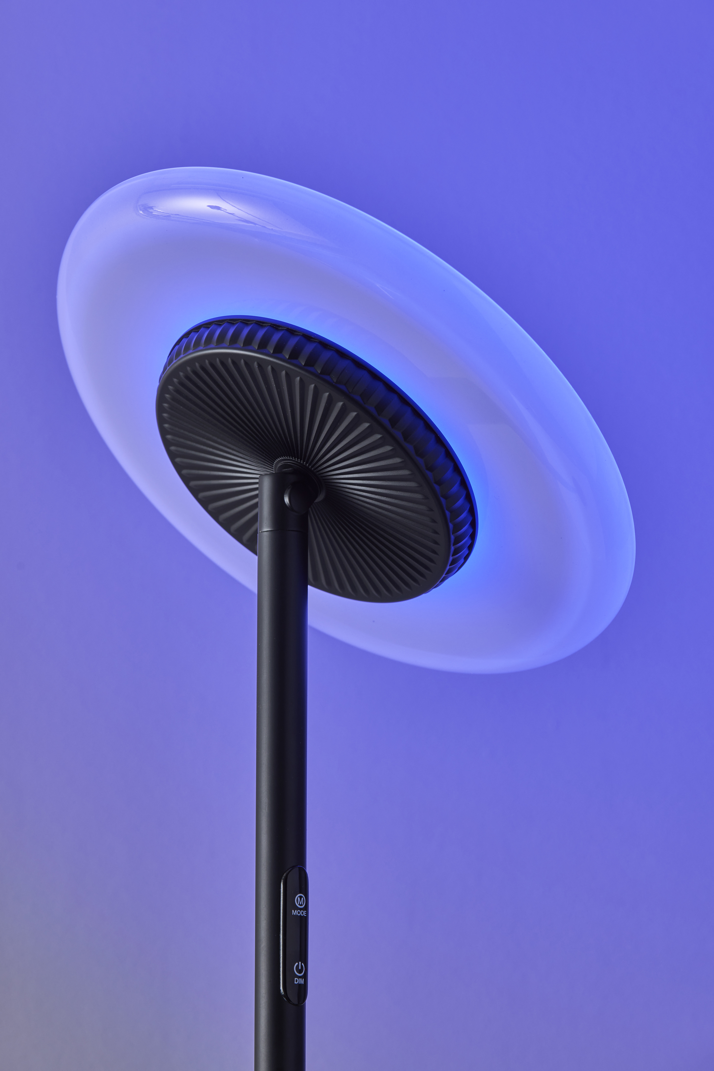 Lampadaire Mainstays RGB noir, 6 couleurs automatiques, design moderne, neuf