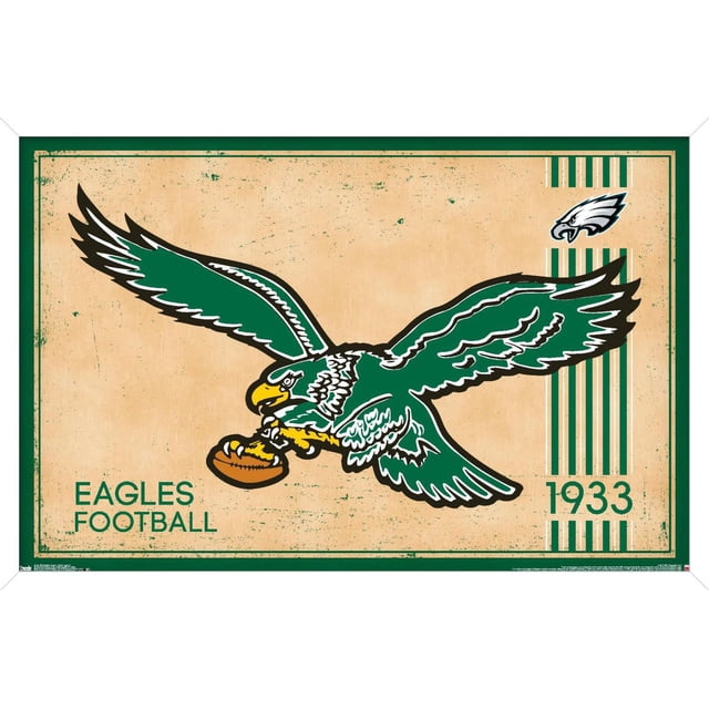 NFL Philadelphia Eagles - Affiche Murale Logo Rétro 14, 22,375 Po x 34 Po Encadrée, Montrant un Aigle vintage Vert et Blanc Tenant un Ballon de football Brun sur un Fond Texturé beige avec Bordure Verte, Petit Logo Eagles, Texte « Eagles football » et Inscription « 1933 ». Idéale pour la Déco Murale de Salle de Sport Ou de Bureau.