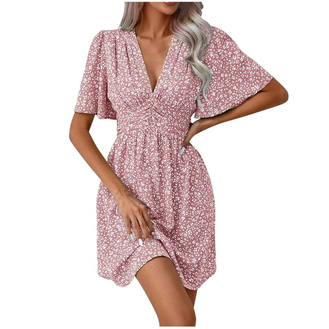 Lolmot Robes pour Femmes, Robe d'Été pour Femmes à Col en V, Manches Courtes, Imprimée, Taille Haute, Plissée, de Couleur Rose Douce avec Motifs Floraux Blancs. la Robe Présente un Col en V, des Manches Courtes, un design Taille Haute et des Détails Plissés, Convient aux occasions Décontractées d'Été Ou de Printemps. Fabriquée en polyester, Elle Offre une Coupe Confortable et Est Offerte en Tailles P à TTG.