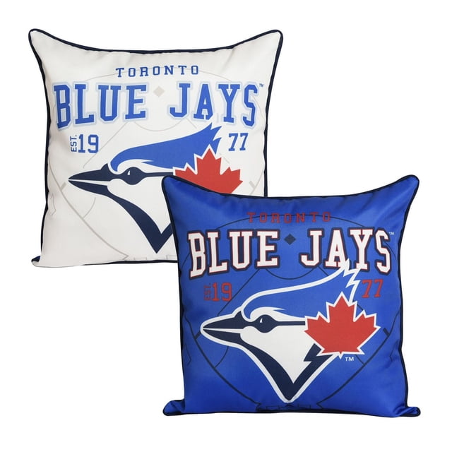 MLB Blue Jays de Toronto Coussin Décoratif Réversible (18” X 18”) par Nemcor avec Deux Côtés Carrés Présentant des logos Officiels d'Équipe; un Côté Blanc avec Imprimé Bleu et Rouge, l'Autre Bleu avec Imprimé Blanc et Rouge, Tous Deux Bordés d'Un Passepoil Blanc, Convient à la Décoration Intérieure et à un Soutien Dorsal Supplémentaire.